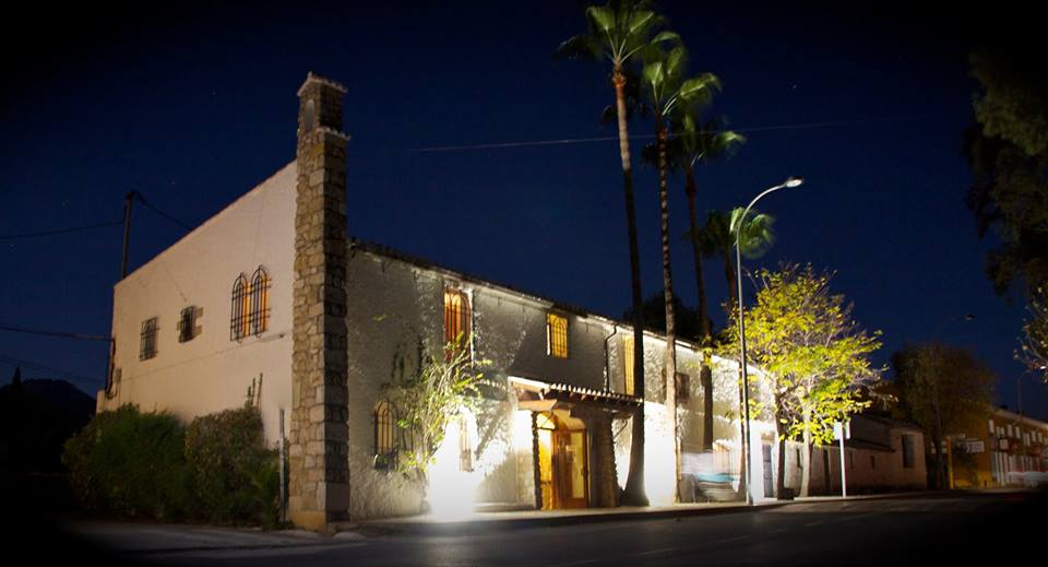 10405624_677413055701778_1471366900976307571_n